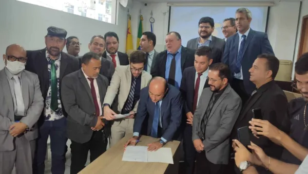 Bocalom entrega projetos na Câmara para construção de quase 2 mil casas populares em Rio Branco