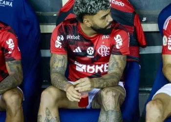 Gabigol no banco contra o Palmeiras — Foto: Flamengo