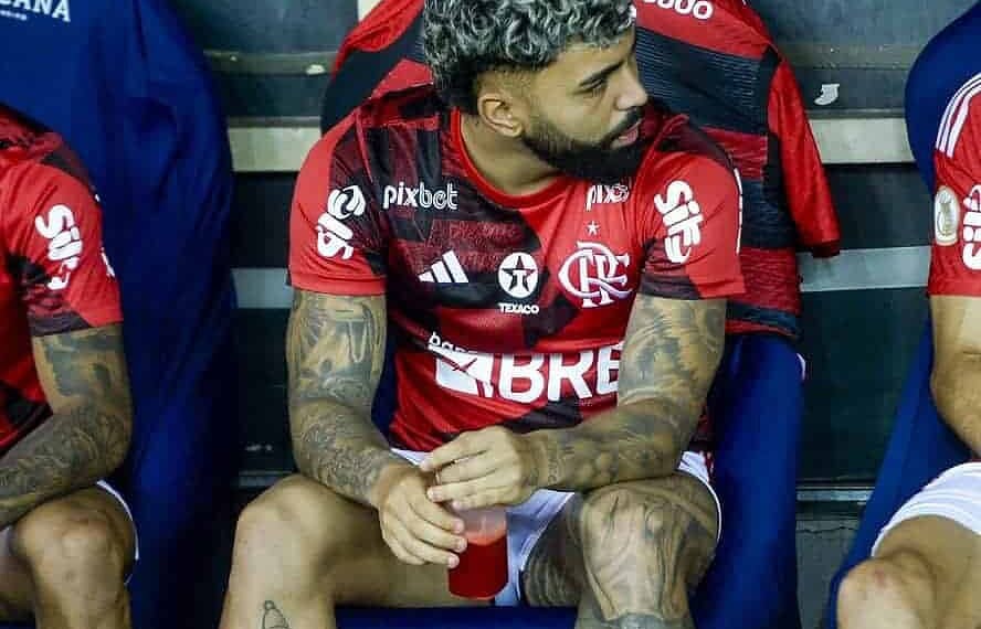 Gabigol no banco contra o Palmeiras — Foto: Flamengo
