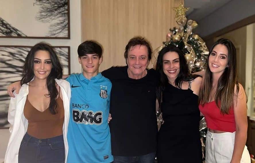Fiuk desfalca foto de Fábio Jr. com os filhos em Natal antecipado — Foto: Instagram