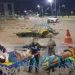 Colisão entre carro e moto deixa casal com várias fraturas