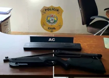 Homem é preso pela Polícia Civil com arma de fogo em Tarauacá