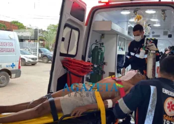 Homem leva três tiros de arma de fogo e se finge de morto para sobreviver