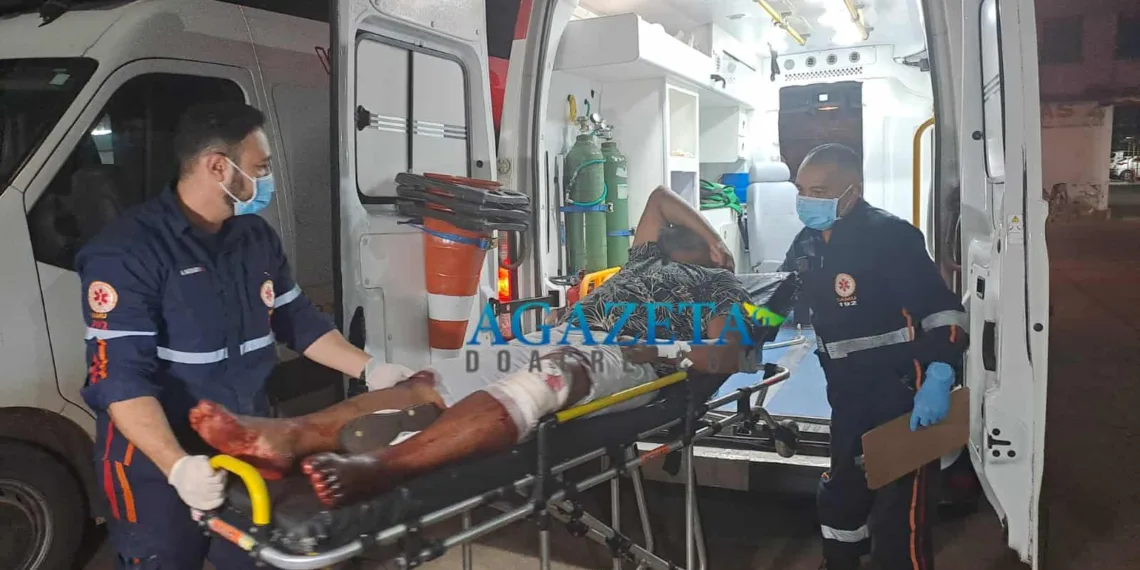 Homem é alvejado com quatro tiros; criminosos fugiram do local