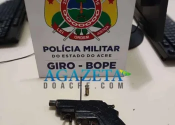 Homem é preso portando arma de fogo e munições