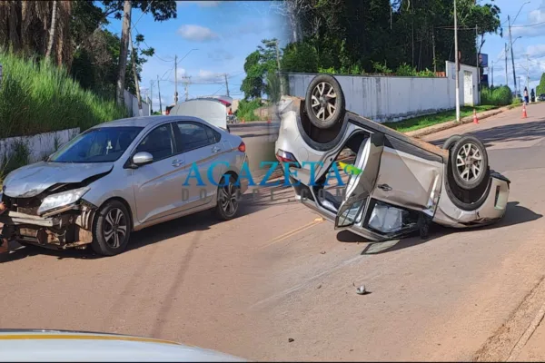 VÍDEO: Veículo capota em colisão na Jarbas Passarinho e bombeiro fica ferido