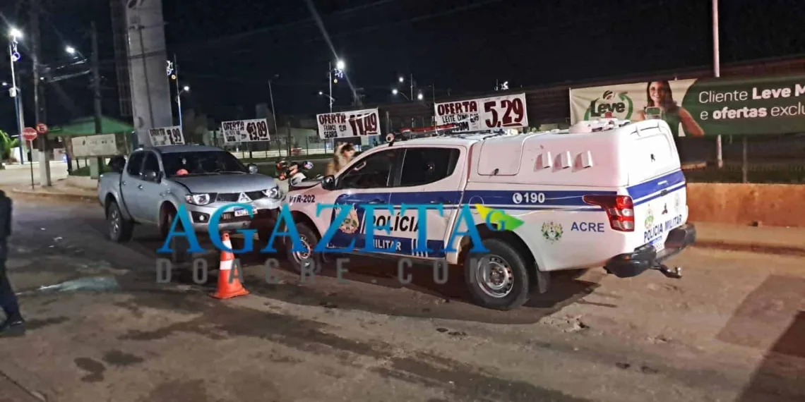 Motorista colide contra viatura da PM e se recusa fazer o teste do bafômetro