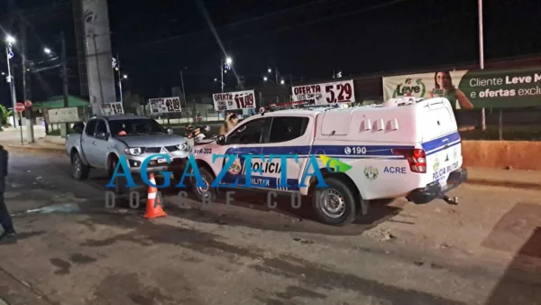 Motorista colide contra viatura da PM e se recusa fazer o teste do bafômetro
