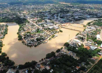 Mesmo sem chuvas nas últimas 24 horas, Rio Acre subiu mais de 80 centímetros em Rio Branco