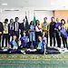 O ministro do Esporte, André Fufuca, anunciou nesta terça-feira (19) que o governo federal estuda conceder um reajuste no programa Bolsa Atleta, a partir do ano que vem. O benefício está congelado há 12 anos. O anúncio ocorreu após uma reunião, no Palácio do Planalto, em que o presidente Luiz Inácio Lula da Silva recebeu uma delegação de atletas que participou da última edição Jogos Panamericanos e Parapan-Americanos, em Santiago, no Chile, entre outubro e novembro.

"Hoje é um dia em que o presidente Lula fez questão de receber os atletas que representaram o Brasil tanto nos Jogos Panamericanos quanto no Parapan. Tivemos um ano de realizações importantes a nível do esporte internacional do nosso país", destacou o ministro.

"Estamos falando aqui da atualização do Bolsa Atleta, do Bolsa Pódio. São programas que, alguns há 10, outro há 12 anos, não têm qualquer tipo de reajuste. E tem toda a sensibilidade do governo federal para poder avançar em resposta a essas ações", acrescentou.

Segundo Fufuca, o reajuste deve ser para corrigir a inflação ao longo de todo esse período sem aumento.

O Bolsa Atleta foi criado em 2005, no primeiro mandato do presidente Luiz Inácio Lula da Silva. O programa é considerado um dos maiores do mundo de patrocínio direto aos desportistas e tem o objetivo garantir condições mínimas de preparação esportiva aos atletas brasileiros, a partir dos 14 anos de idade.

A política pública esportiva é dividida em seis categorias: Base, Estudantil, Nacional, Internacional, Olímpico/Paralímpico, Pódio, sendo esta última destinada a atletas de elite. Os repasses mensais variam de R$ 370 (base) a R$ 15 mil (pódio). Em 2023, o programa alcançou 7,4 mil atletas, o maior número da história.

O objetivo é que os bolsistas de alto desempenho se dediquem, com exclusividade e tranquilidade, ao treinamento e a competições locais, sul-americanas, pan-americanas, mundiais, olímpicas e paralímpicas.

A principal categoria do programa abarca os atletas de alto rendimento, que se posicionam entre os 20 primeiros do ranking mundial da modalidade praticada ou prova específica, e que atendam aos critérios estabelecidos pela legislação.

Nos últimos Jogos Olímpicos e Paralímpicos, realizados em Tóquio, no Japão, em 2021, 80% dos integrantes da delegação olímpica e 95% da paralímpica eram bolsistas do programa federal.

Desempenho histórico
A delegação brasileira que participou dos Jogos Parapan-Americanos de Santiago este ano fez a melhor campanha da história entre todos os países. Foram 343 medalhas no total, com 156 ouros, 98 pratas e 89 bronzes. Trata-se de um desempenho três vezes melhor do que o segundo colocado, que foram os Estados Unidos (EUA), país que conquistou 55 ouros, 58 pratas e 53 bronzes, seguido pela Colômbia (50 ouros, 58 pratas e 53 bronzes).

Nos Jogos Panamericanos, o desempenho do Brasil também bateu recorde, com a conquista de 205 medalhas, sendo 66 de ouro, 73 de prata e 66 de bronze. Pela segunda edição consecutiva, o país ficou em segundo lugar no quadro geral de medalhas, atrás apenas dos EUA. Além disso, o país alcançou 40 vagas para os Jogos Olímpicos de Paris, em 2024. Somando com as classificações ou índices anteriores, o país agora tem 143 vagas garantidas para os Jogos Olímpicos do ano que vem.

A campanha histórica do Brasil em Santiago teve participação de 635 atletas, maior delegação do país em eventos internacionais, sendo que 469 (73,8%) são beneficiários do Bolsa Atleta.