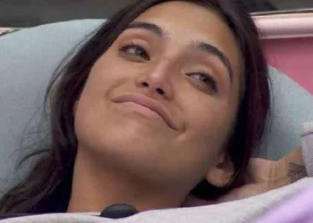 A influenciadora está afastada das redes sociais desde que apertou o botão vermelho no programa
© Da Redação