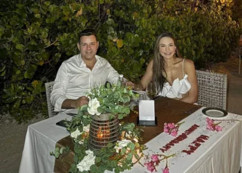 Maldivas foi o destino escolhido pelo empresário Luciano Gurgel para celebrar o aniversário de 40 anos de sua esposa,a empresária Carina Soares
