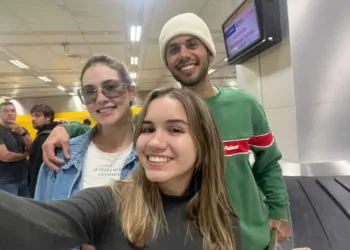 Acadêmica do curso de Medicina, Melissa Dene em momento tietagem com o casal Zé Felipe e Virginia