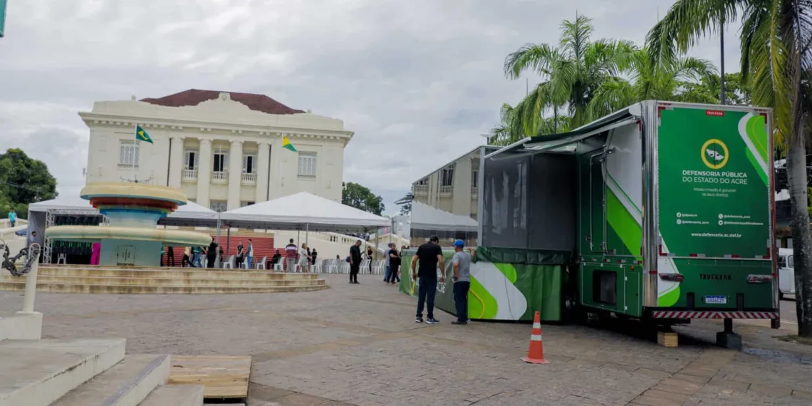 Unidade móvel recém-inaugurada ficará em frente ao Palácio Rio Branco até quinta-feira. Foto: Neto Lucena/Secom