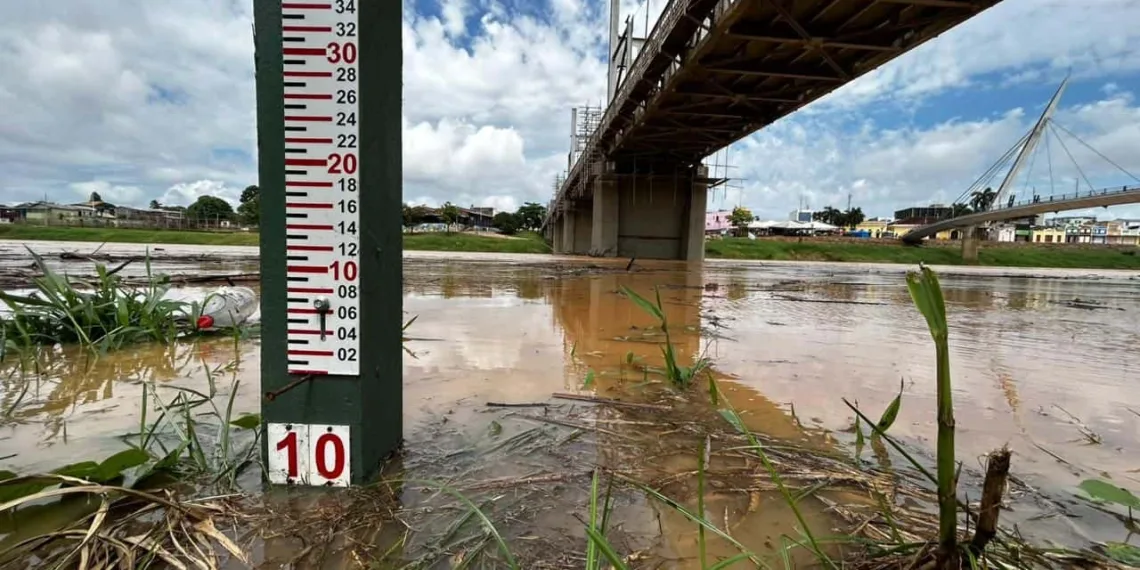 O manancial registrou 11,22 metros na manhã desta segunda-feira, 8 (Foto: arquivo Defesa Civil de Rio Branco)