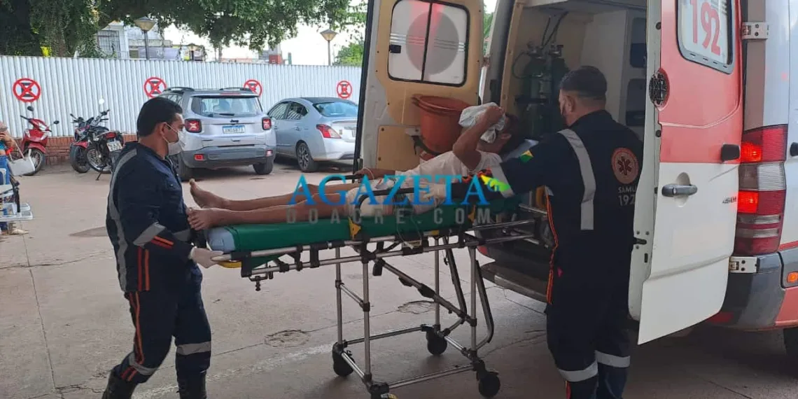 Motoboy sai para fazer entrega e é atacado com espeto de churrasco