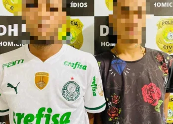 Foragido há quatro anos, criminosos e comparsa são presos; armas foram apreendidas