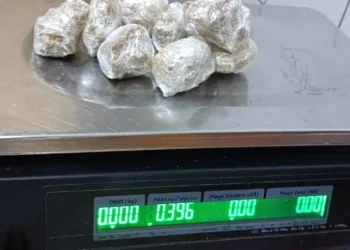 Duas pessoas são presas e drogas são apreendidas em ação conjunta da Polícia de Plácido de Castro e Acrelândia