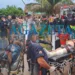 Motoqueiro passa atirando contra estabelecimento e duas pessoas ficam feridas