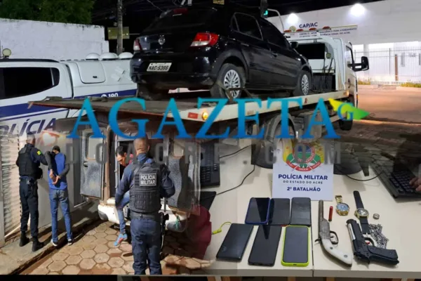 Dupla armada realiza arrastão em praça de Rio Branco; na fuga, bandidos levam carro de vítima