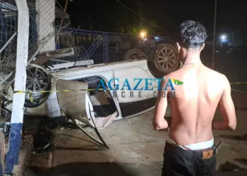 Após atropelar ciclista, motorista é perseguido e capota o carro várias vezes, em Rio Branco