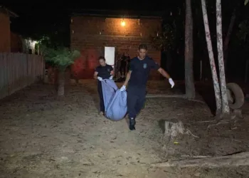 Jovem é assassinado com tiros a queima-roupa na frente da esposa e da enteada de 1 ano