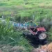 Caminhão tomba e cai em bueiro na estrada de Porto Acre