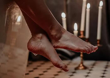 Elas ganham até R$160 mil vendendo fotos de pés na internet: como funciona o mercado da podolatria