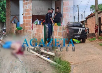 Homem é brutalmente assassinado em Rio Branco; criminosos tentaram degolar a vítima