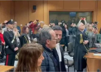 Italiano é absolvido após passar 33 anos preso por triplo homicídio que não cometeu — Foto: Reprodução vídeo