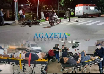 Colisão entre motocicletas deixa duas pessoas gravemente feridas em Rio Branco