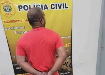 Após tiros e tumulto em via pública, suspeito de participar de organização criminosa é preso em Assis Brasil