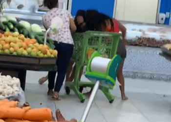 Vídeo mostra briga violenta entre mulheres em supermercado de Rio Branco