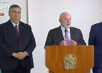 Lula anuncia Lewandowski como ministro da Justiça