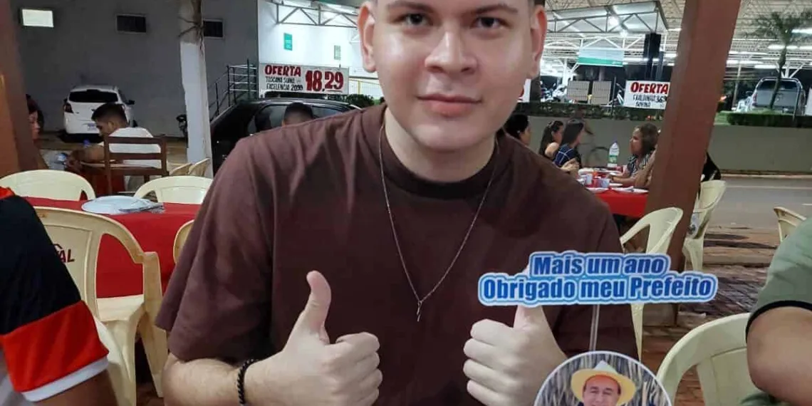 Acreano viraliza ao ganhar bolo com homenagem a Bocalom: 'Obrigado meu prefeito'