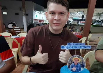 Acreano viraliza ao ganhar bolo com homenagem a Bocalom: 'Obrigado meu prefeito'