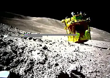 Imagem revela posição inesperada da espaçonave japonesa após ser forçada a pousar de nariz na superfície da Lua.
Agência de Exploração Aeroespacial do Japão (JAXA)