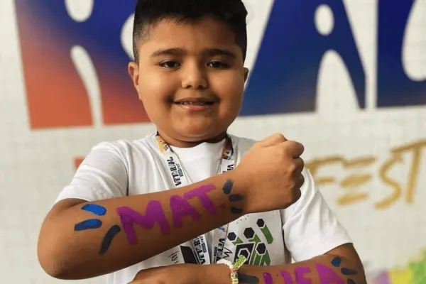 Menino de 11 anos é aprovado em Universidade e Justiça assegura sua vaga