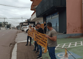 Aprovados no Cadastro de Reserva da Polícia Civil fazem ato pedindo convocação