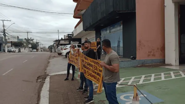 Aprovados no Cadastro de Reserva da Polícia Civil fazem ato pedindo convocação