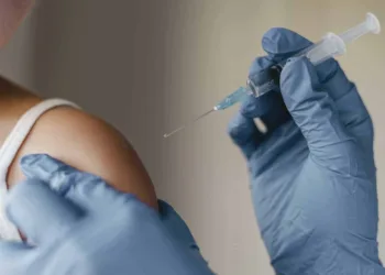Em Rio Branco, 300 adolescentes de 10 a 16 anos foram vacinados no ‘Dia D’ contra a dengue