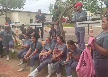 Empresa terceirizada atrasa pagamento e trabalhadores que prestam serviços para Fundhacre fazem paralisação