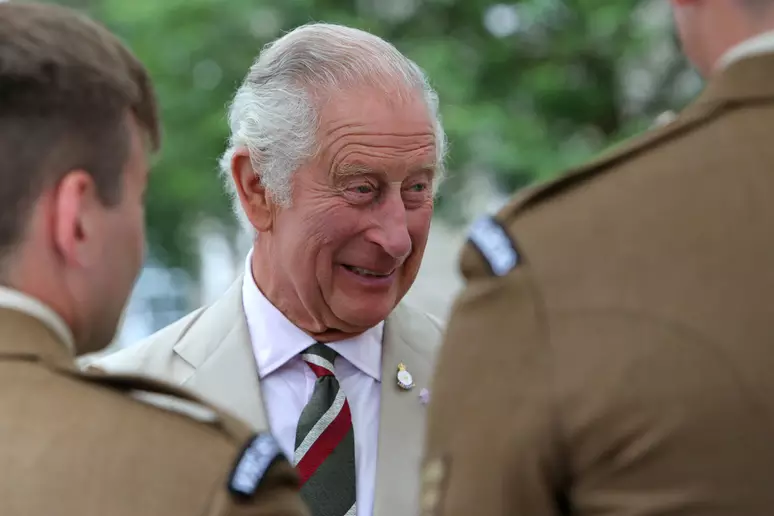 Rei Charles III tem 74 anosFoto: GEOFF CADDICK/Pool via REUTERS