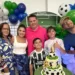 Raphinha Valarini com a ajuda dos pais Ussula Braga e Raphael Valarini, reuniu amigos da escola e familiares para a comemoração de seus oito anos de vida