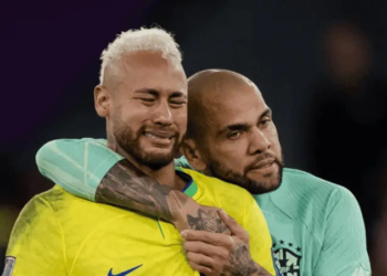 Caso Daniel Alves: como Neymar ajudou a reduzir a pena do jogador em condenação por estupro?
© Getty Images