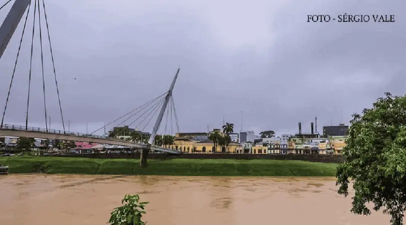 Rio Acre ultrapassa os 8 metros em Rio Branco; previsão para a semana é de mais chuva