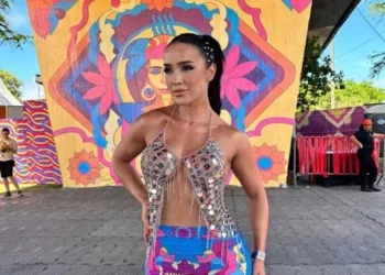 Juh Vellegas brilha no carnaval de Recife e encanta no 'Carvalheira na Ladeira'