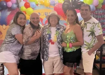 Bloquinho da Juju: Jussahara Fernandes celebra 60 anos em estilo carnavalesco com festa animada no Buffet Afa Jardim