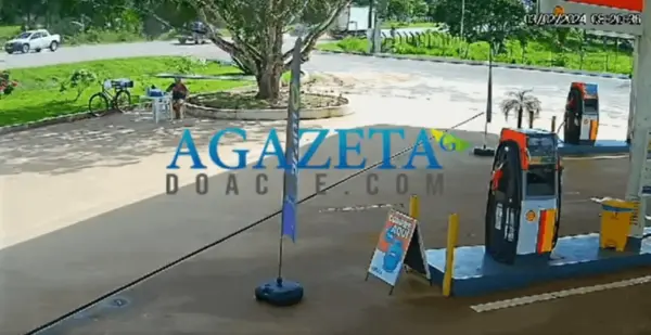 Vídeo mostra momento em que caminhão atinge mãe e filho na rodovia AC-40
