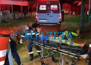 Mulher é esfaqueada e brutalmente agredida pelo marido após se recusar a beber com ele